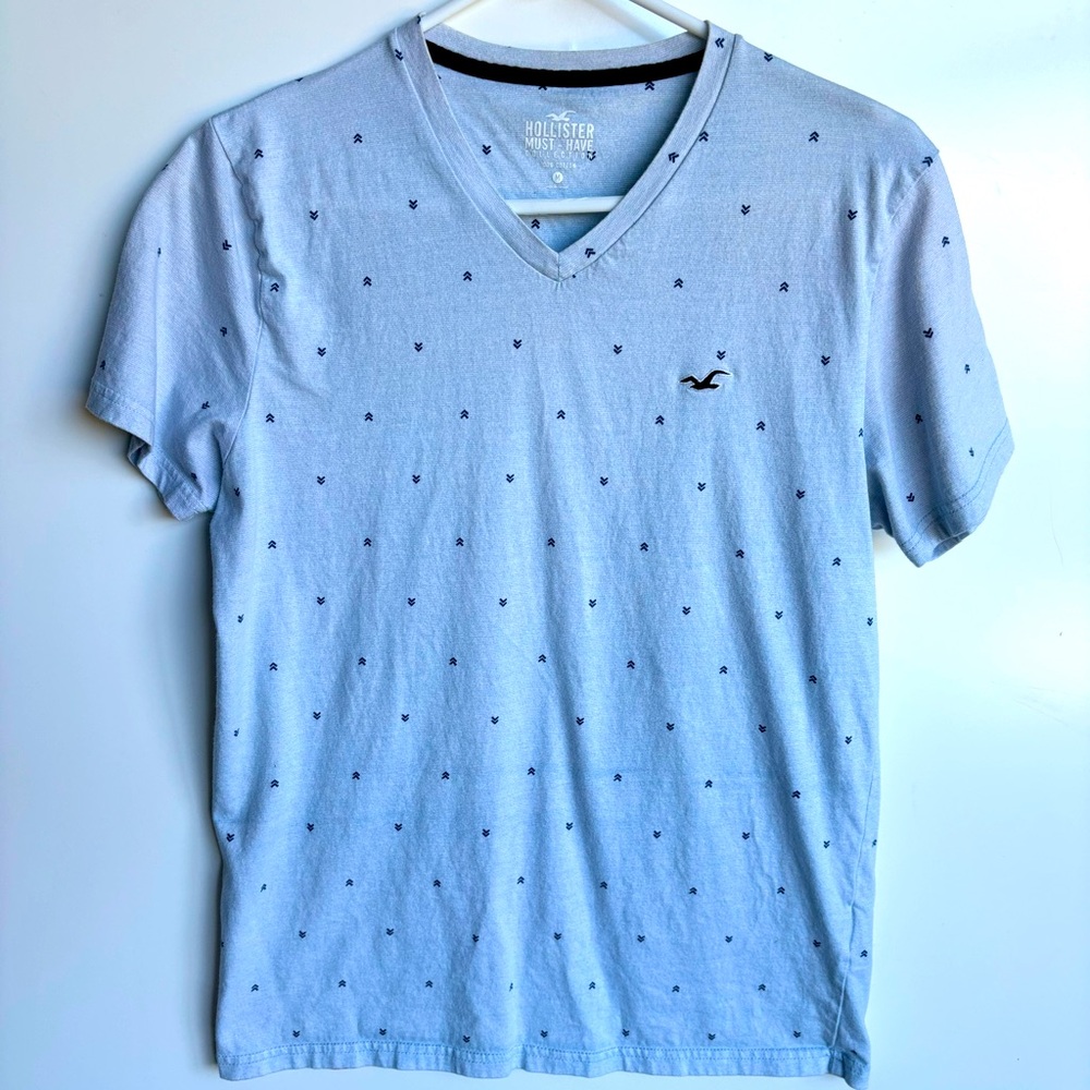 Hollister V Neck Tee - Size M